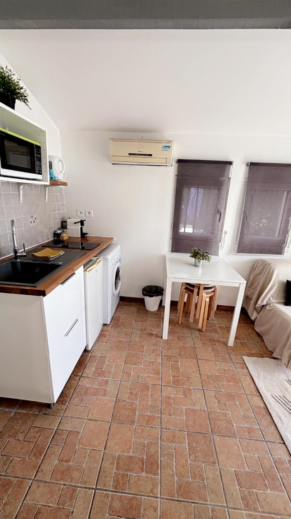 Avec Apartment *
